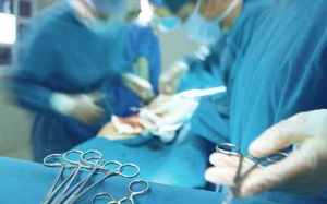 Bỏ quên miếng gạc trong bụng sản phụ