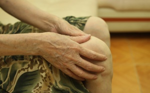 Thoái hóa khớp có nên dùng glucosamine không?