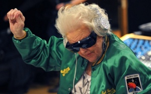 Các “lão bà” là...  “fan cuồng” K-pop