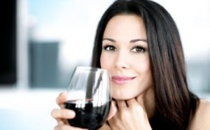 Uống rượu vang đỏ có thể ngừa sâu răng