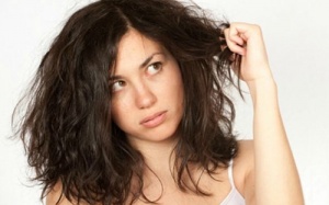 6 lý do khiến tóc khô và giòn