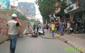 Cần cẩu sập đè trúng thai phụ: Do công nhân thao tác sai