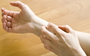 Bệnh da liễu mùa hè: Chớ chủ quan
