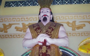 Tượng Vua Hùng ở Gia Lai gây tranh cãi