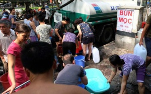 Hà Nội: Dùng xe cứu hỏa để cung cấp đủ nước sạch cho dân!