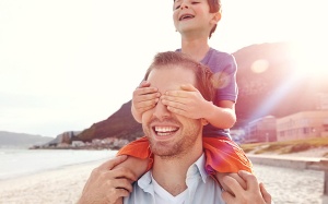 Sinh con muộn, con có nguy cơ mắc ung thư máu