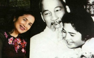 NSND Trà Giang và bức ảnh kỷ niệm với Bác Hồ