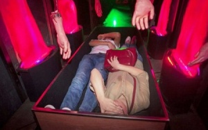 Trải nghiệm trò chơi 'hỏa thiêu' ở Trung Quốc