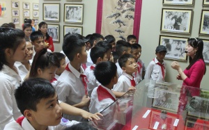 Triển lãm 'Chủ tịch Hồ Chí Minh sống mãi trong lòng nhân dân và bạn bè quốc tế'