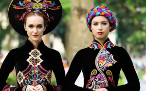 Thiếu nữ thế giới lộng lẫy trình diễn áo dài Việt