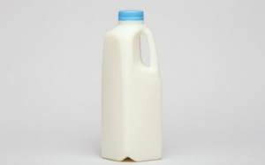 Mỹ: FDA cân nhắc mở rộng kiểm tra dư lượng thuốc trong sữa