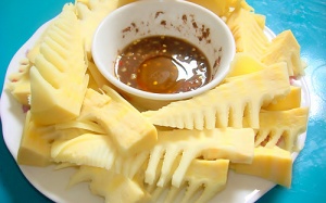 Vì sao măng độc nhưng vẫn có thể ăn?