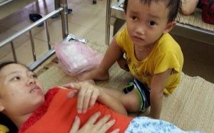 'Đứa đầu ung thư, đứa thứ hai sinh non: Xin hãy cứu con tôi!'
