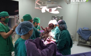 Quảng Ninh: Em bé thụ tinh nhân tạo đầu tiên ra đời