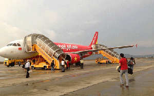 Khắc phục vết nứt đường băng, sân bay Cát Bi hoạt động bình thường