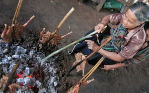Món gà 'sa lửa' độc đáo trên cao nguyên