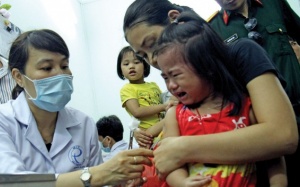 Hà Nội bắt đầu tiêm vaccine sởi - rubella miễn phí cho trẻ 