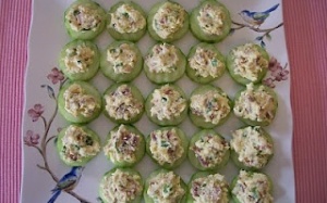Đổi vị với salad trứng với thịt xông khói, dưa chuột