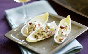 Sự kết hợp nhẹ nhàng của táo, phô mai và cải thảo