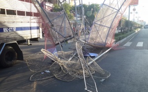 Cần Thơ: Cổng chào nghệ thuật lại sập!