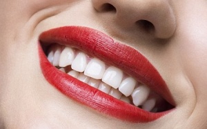 10 cách làm trắng răng đơn giản không ngờ