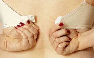 5 thói quen của chị em khiến vòng ngực chảy sệ