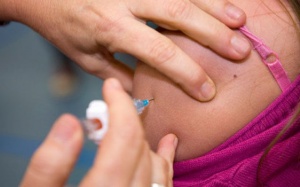 Tác dụng phụ đáng sợ khi tiêm vaccine ngừa ung thư cổ tử cung