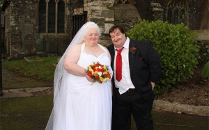 Cặp vợ chồng không thể 'làm chuyện ấy' vì quá béo