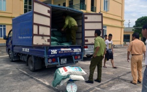 Phát hiện vụ vận chuyển 3,5 tấn bột ngọt không rõ nguồn gốc