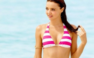 Bí kíp chọn áo tắm hợp với dáng người