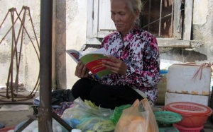 Bà bán chuối nhận bằng cử nhân Luật ở tuổi 55