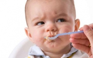 Vô tình “hại” con vì cho ăn không đúng cách