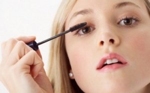 Cách trang điểm tự nhiên cho gương mặt siêu xinh dưới nắng hè