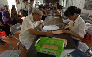 TP.HCM trả lương hưu qua bưu điện