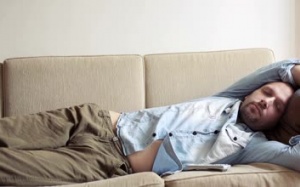 Chuyện những ông chồng bị vợ cho ra ghế ngủ