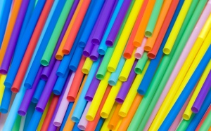 Thực hư việc hộp nhựa, ống hút làm từ chất thải y tế?