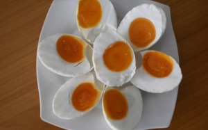 Vì sao ăn nhiều trứng muối lại mệt mỏi, đau đầu?