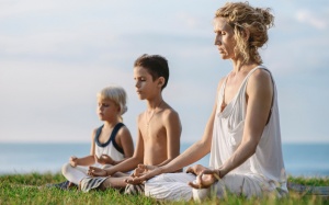 Tại sao trẻ em cũng nên tập yoga?
