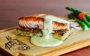 Những nguy hiểm 'nhất định phải biết' khi ăn cá hồi sai cách