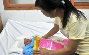 Bé trai sơ sinh bị bỏ rơi ở Sài Gòn