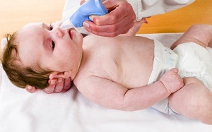 Chăm sóc bé bị ngạt mũi, khó thở như thế nào?