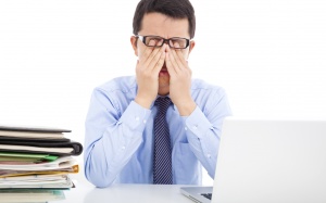 Khô mắt do dùng máy tính? Uống ngay Omega-3!