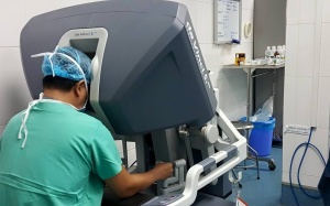 Phẫu thuật nội soi robot thành công cho trẻ nhẹ cân nhất