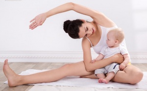 Giảm cân sau sinh với các bài tập cùng em bé