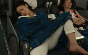 Kỳ Duyên ơi, ngủ thôi cũng khổ thế hả em!