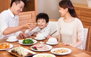 Trẻ em cần cắt giảm natri, muối trong chế độ ăn