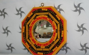 Treo gương bát quái sai cách, sát khí phát tán tứ phương