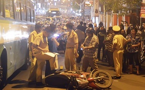 Giao thông Sài Gòn rối loạn vì xe bus cán chết người