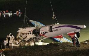 Phi công tắt nhầm động cơ khiến máy bay Đài Loan rơi