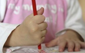 Trẻ em cũng có thể bị run vô căn